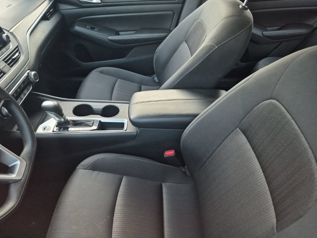 Used 2025 Nissan Altima 2.5 SV FWD image 25