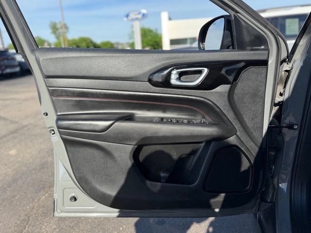 Used 2023 Jeep Compass Trailhawk AWD/4WD image 10