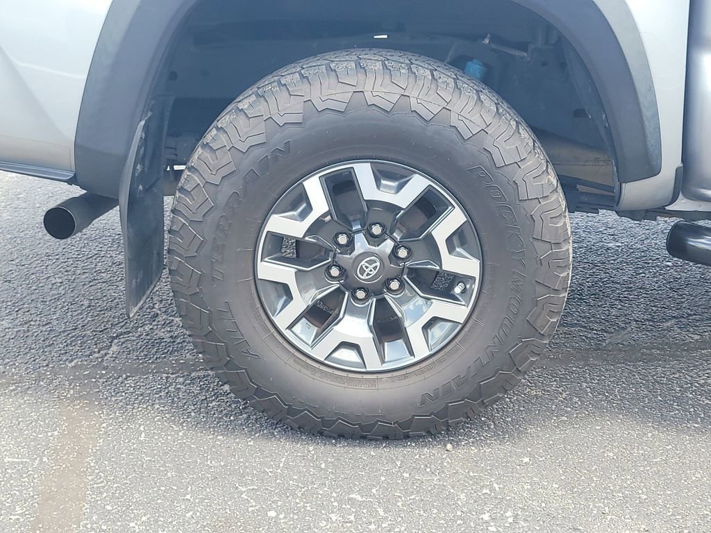 Used 2019 Toyota Tacoma TRD Off-Road AWD/4WD image 4