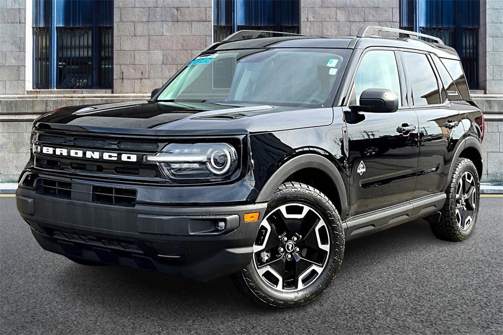 Certified 2022 Ford Bronco Sport Outer Banks w/ Tech Package image 2