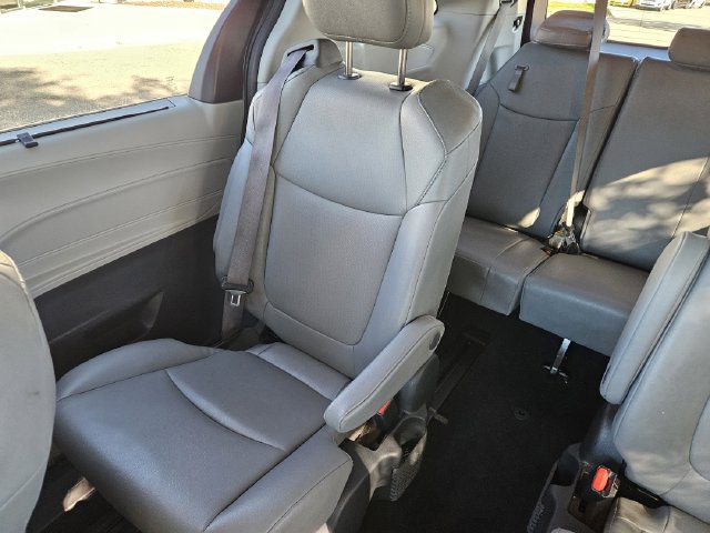 Used 2024 Toyota Sienna XLE AWD/4WD image 15