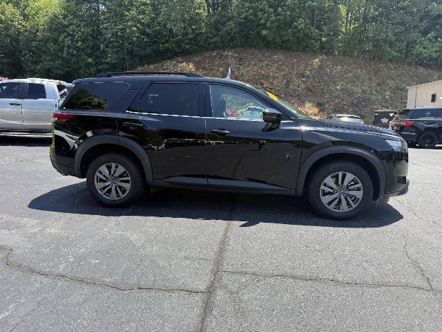 Used 2025 Nissan Pathfinder SV AWD/4WD image 9