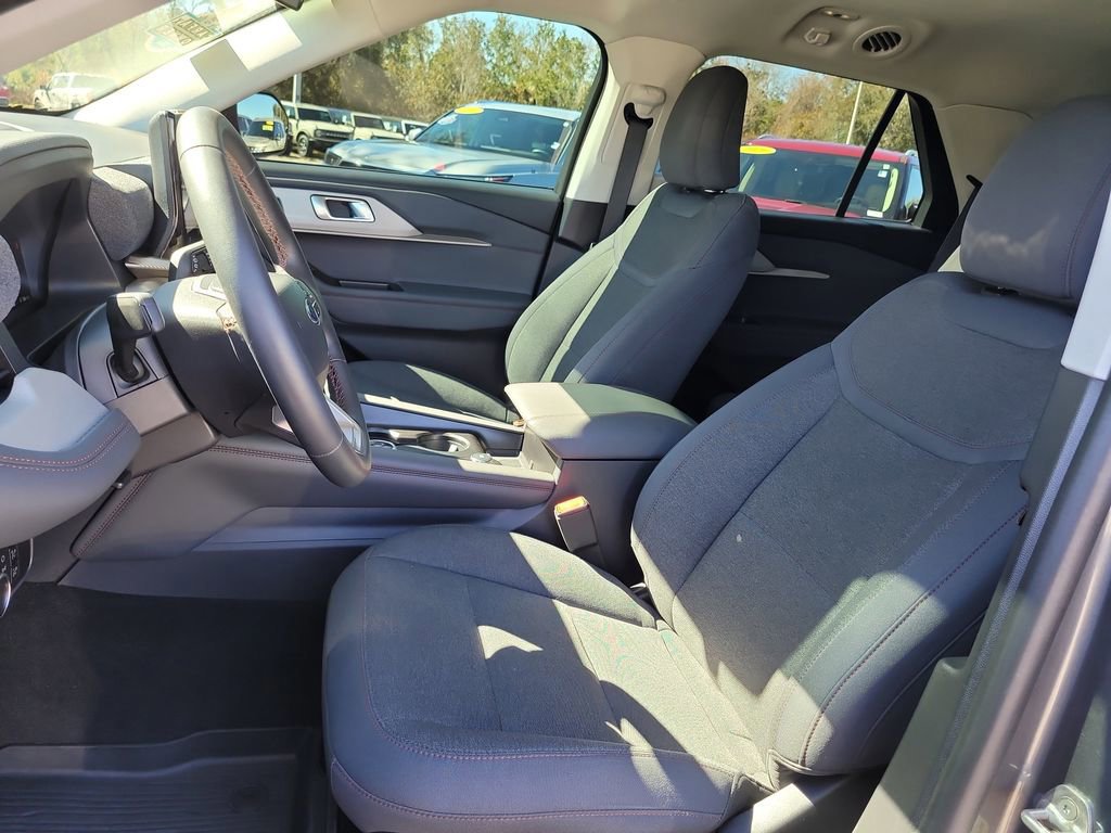 Certified 2025 Ford Explorer Active image 18