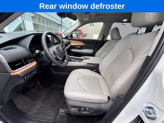 Used 2025 Toyota Grand Highlander AWD image 10