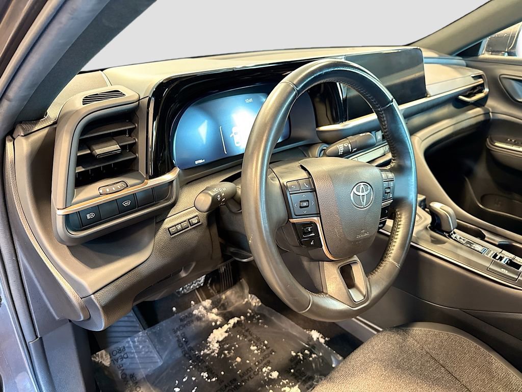 Used 2023 Toyota Crown XLE image 9