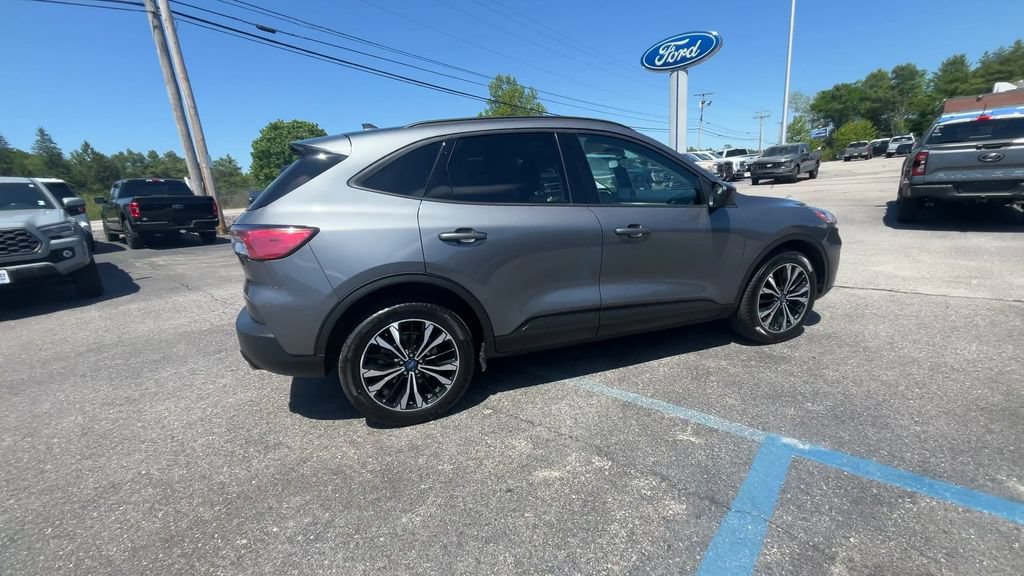 Certified 2022 Ford Escape SE w/ SE Sport Appearance Package AWD/4WD image 20