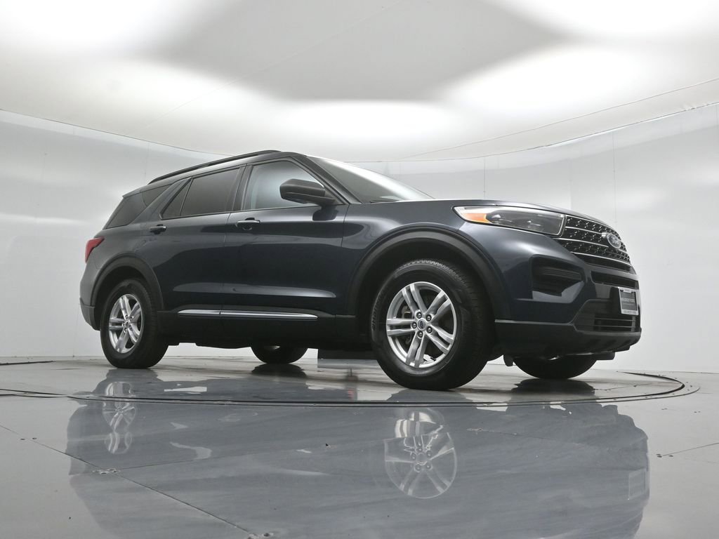 Certified 2023 Ford Explorer XLT RWD image 3
