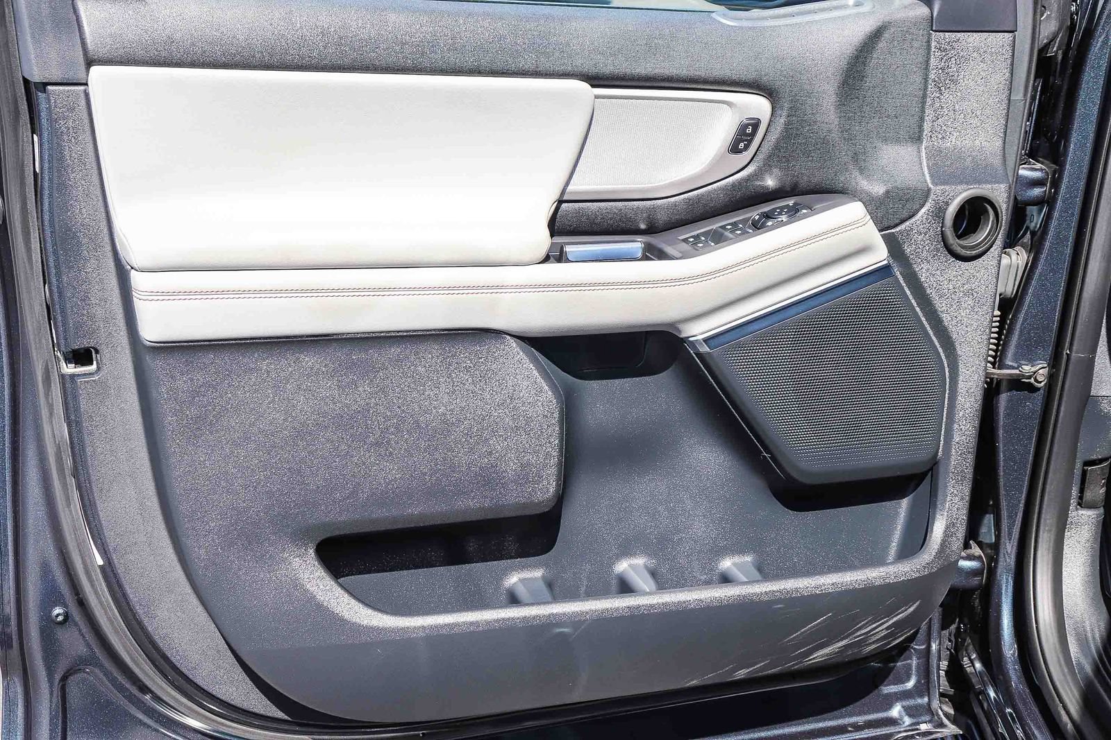 Certified 2025 Ford Expedition Active AWD/4WD image 22