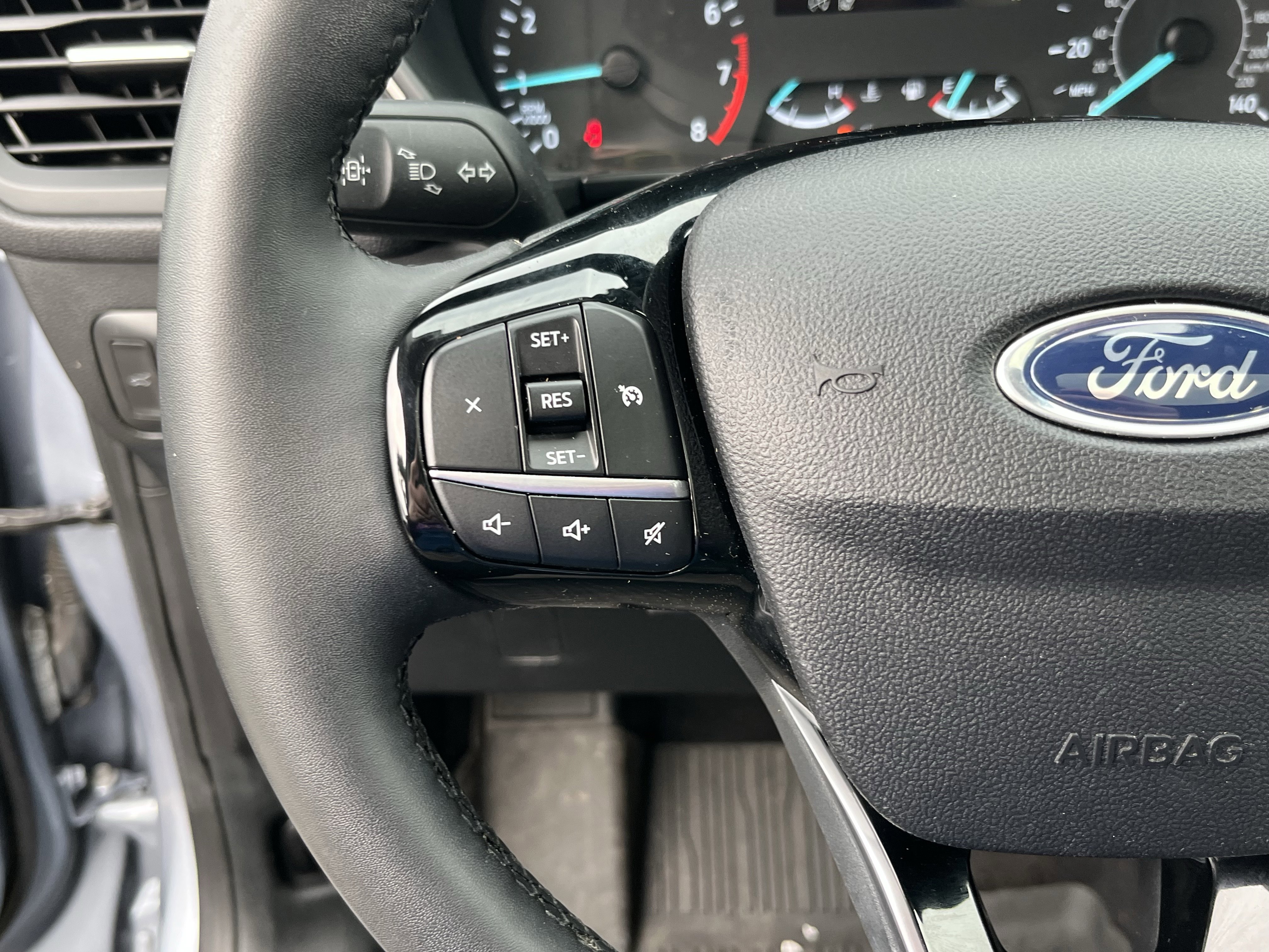 Certified 2022 Ford Escape SE w/ SE Sport Appearance Package image 17