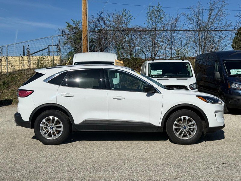 Certified 2022 Ford Escape SE AWD/4WD image 2