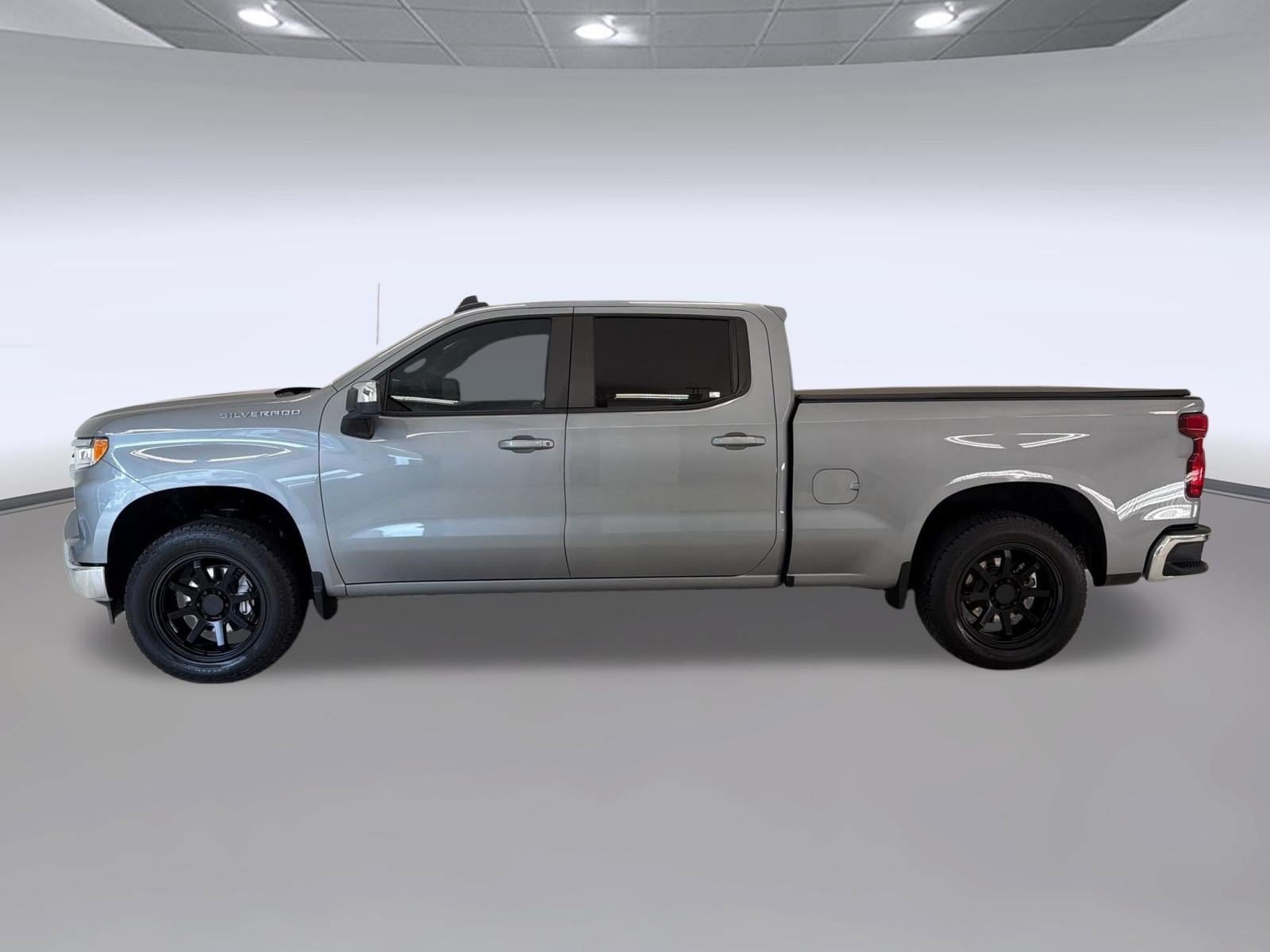 Used 2024 Chevrolet Silverado 1500 LT w/ Protection Package RWD image 2