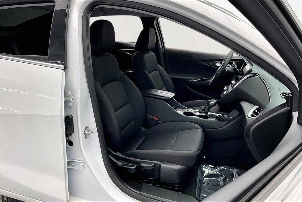 Used 2025 Chevrolet Malibu LT FWD image 7