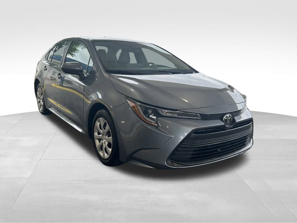Used 2024 Toyota Corolla LE image 2