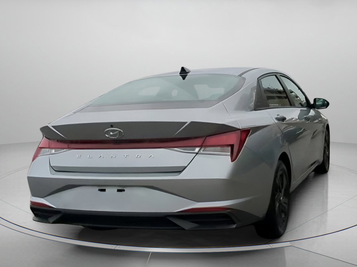 Used 2023 Hyundai Elantra SEL w/ Cargo Package image 18