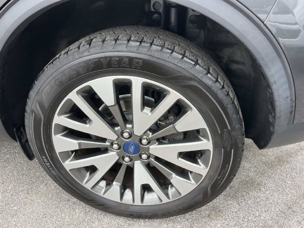 Certified 2020 Ford Escape Titanium AWD/4WD image 13