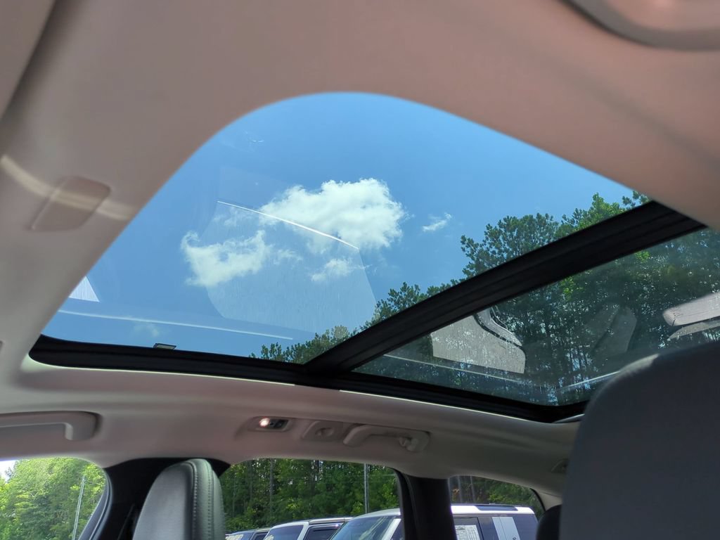 Used 2019 Volvo XC60 T5 Momentum w/ Multimedia Package AWD/4WD image 23