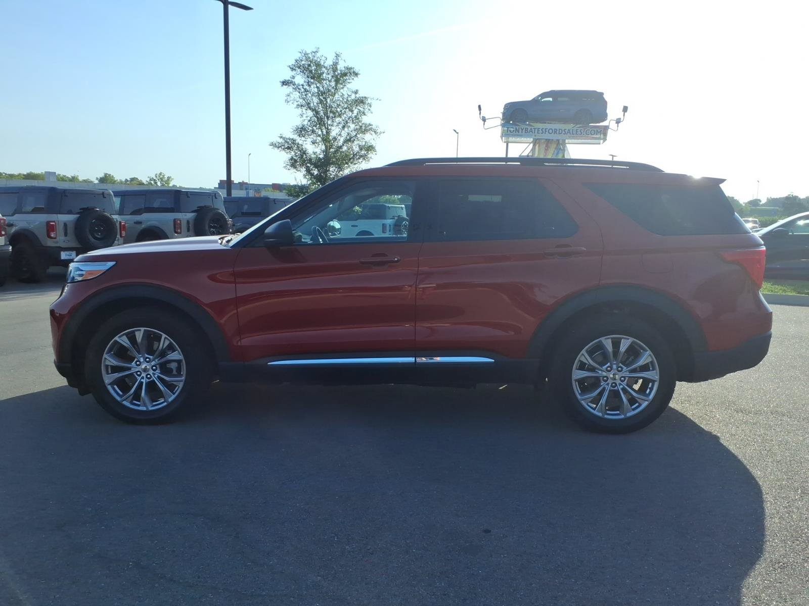 Certified 2021 Ford Explorer XLT w/ Equipment Group 202A AWD/4WD image 6