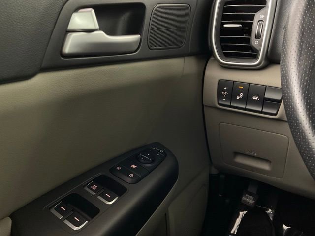 Used 2020 Kia Sportage S image 19