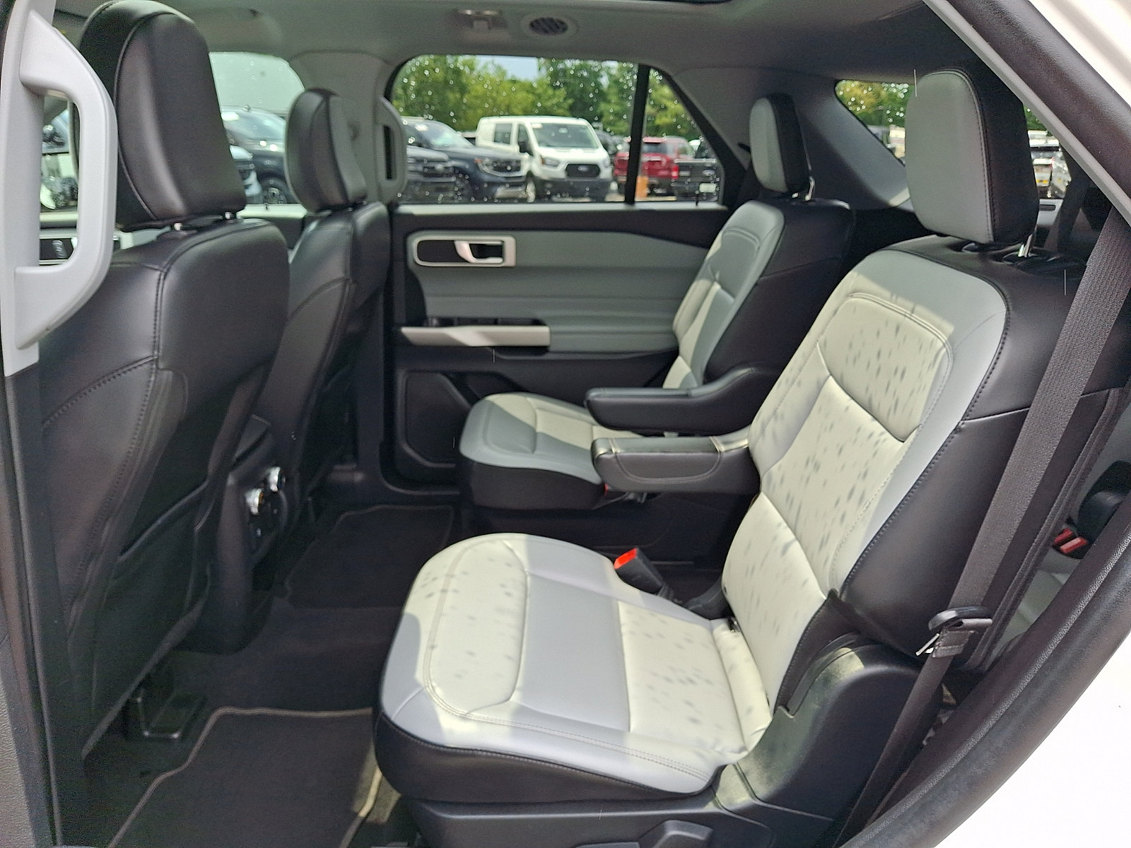 Certified 2021 Ford Explorer XLT w/ Equipment Group 202A AWD/4WD image 13