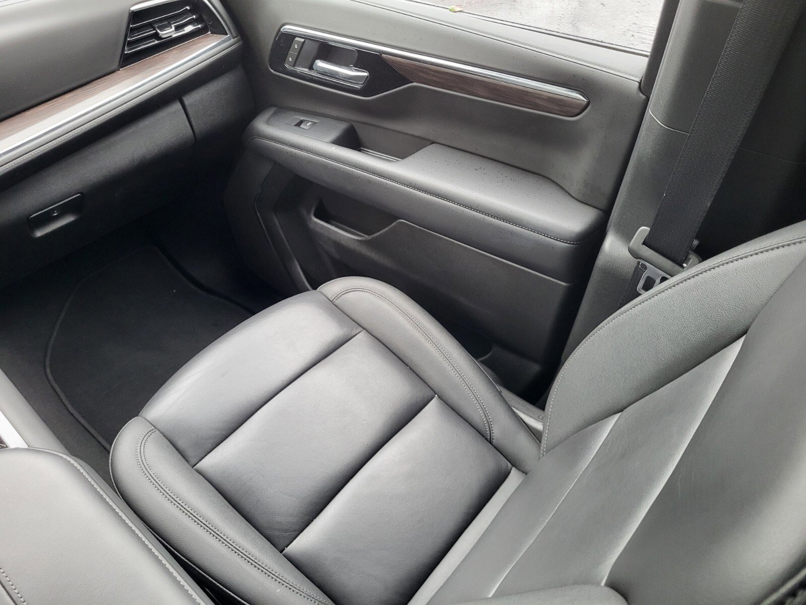 Used 2025 Chevrolet Tahoe LT image 16