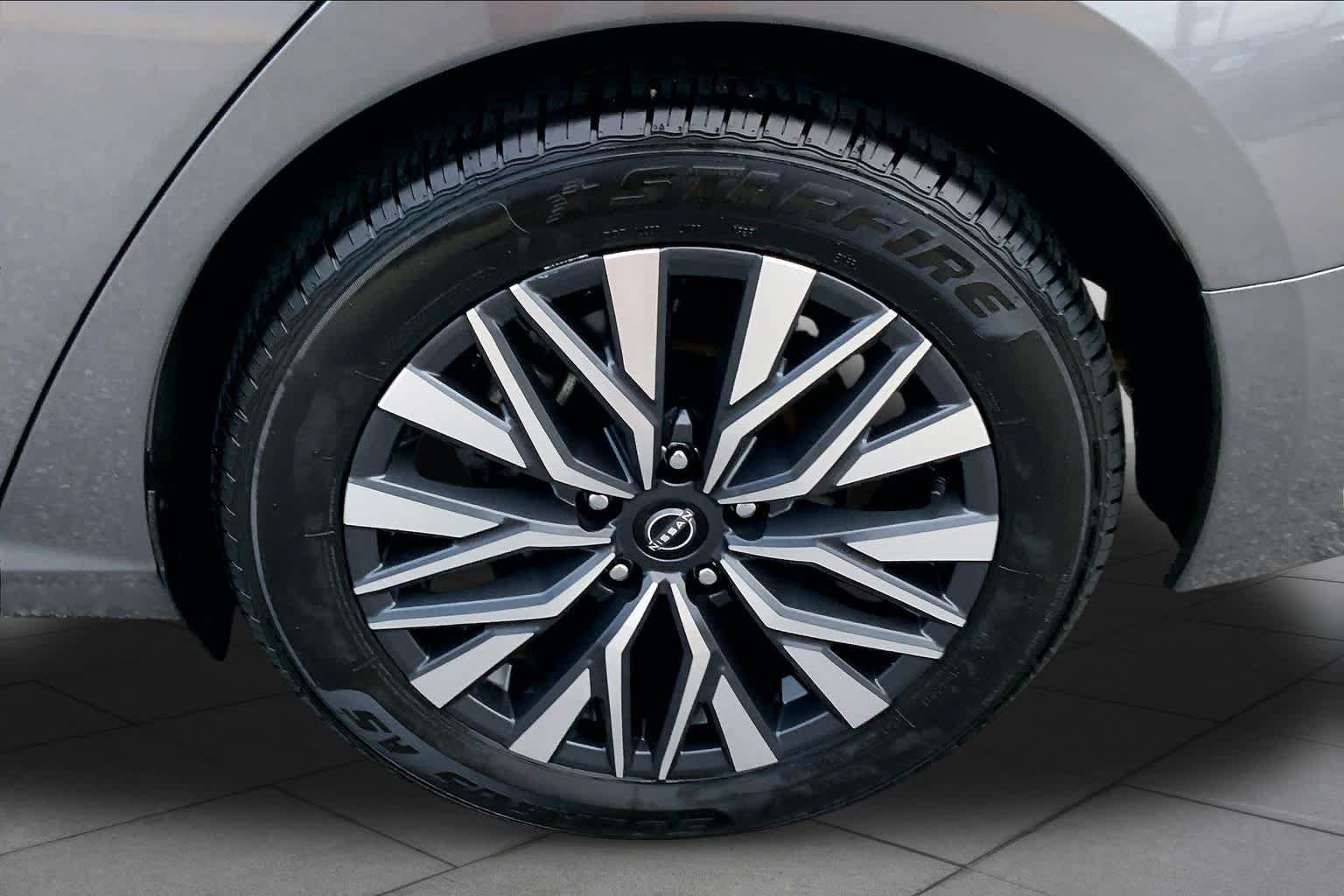 Used 2024 Nissan Altima 2.5 SV FWD image 10