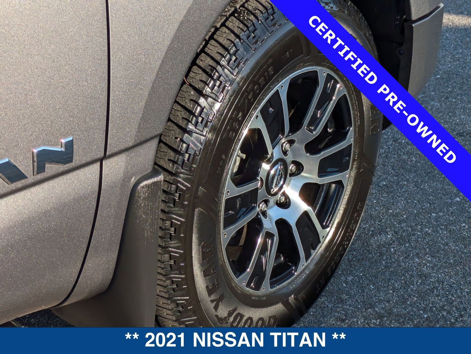 Used 2021 Nissan Titan SV w/ SV Convenience Package image 13
