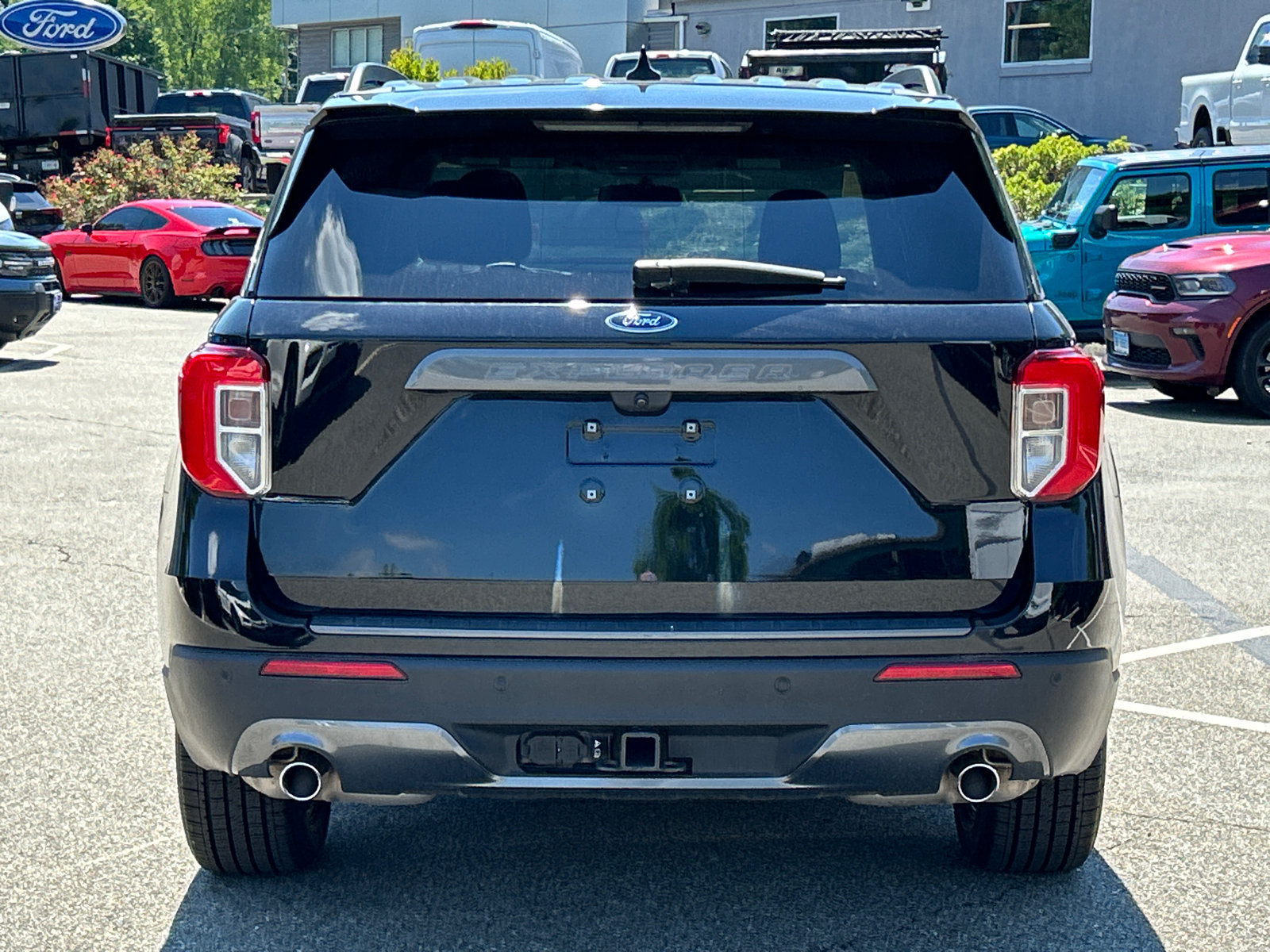 Certified 2023 Ford Explorer XLT w/ Equipment Group 202A AWD/4WD image 5
