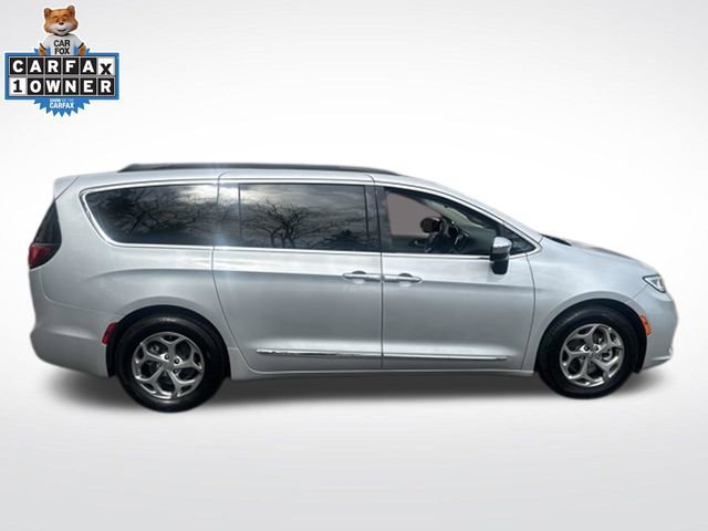Used 2023 Chrysler Pacifica Limited FWD image 10