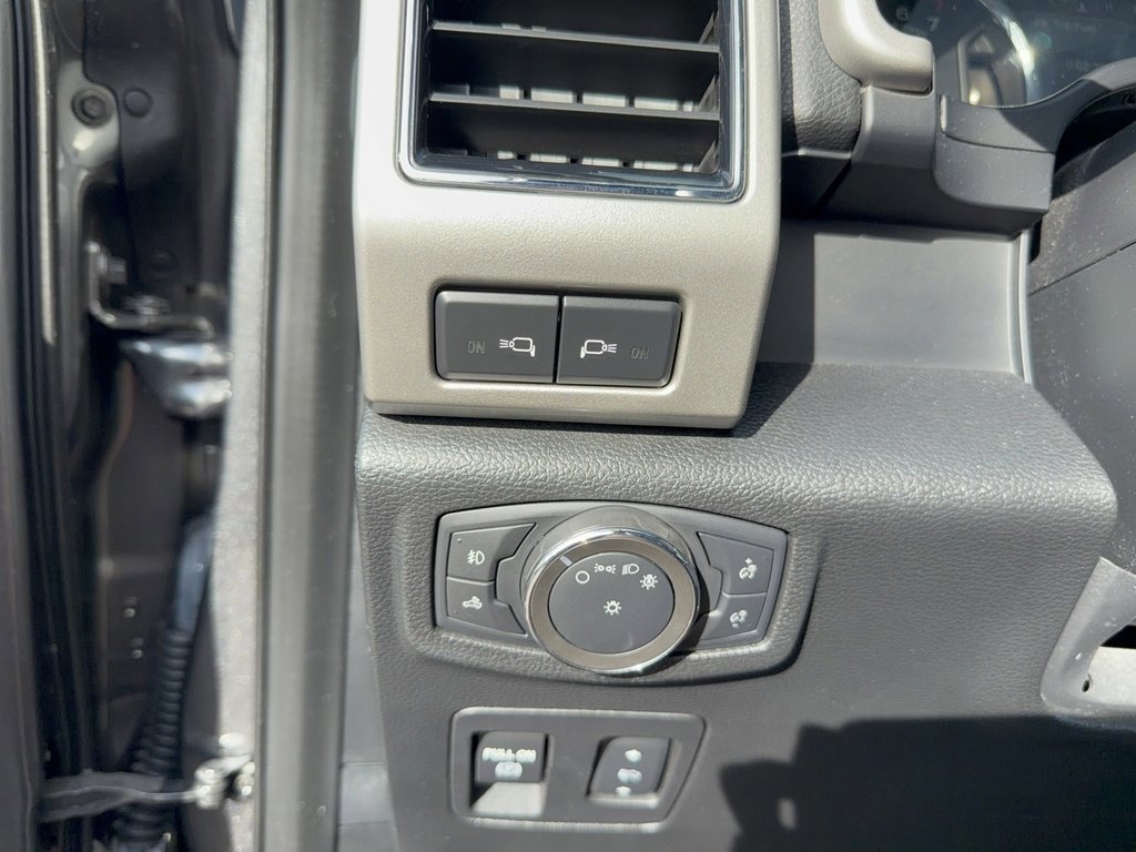 Certified 2020 Ford F150 Lariat w/ Equipment Group 502A Luxury image 29