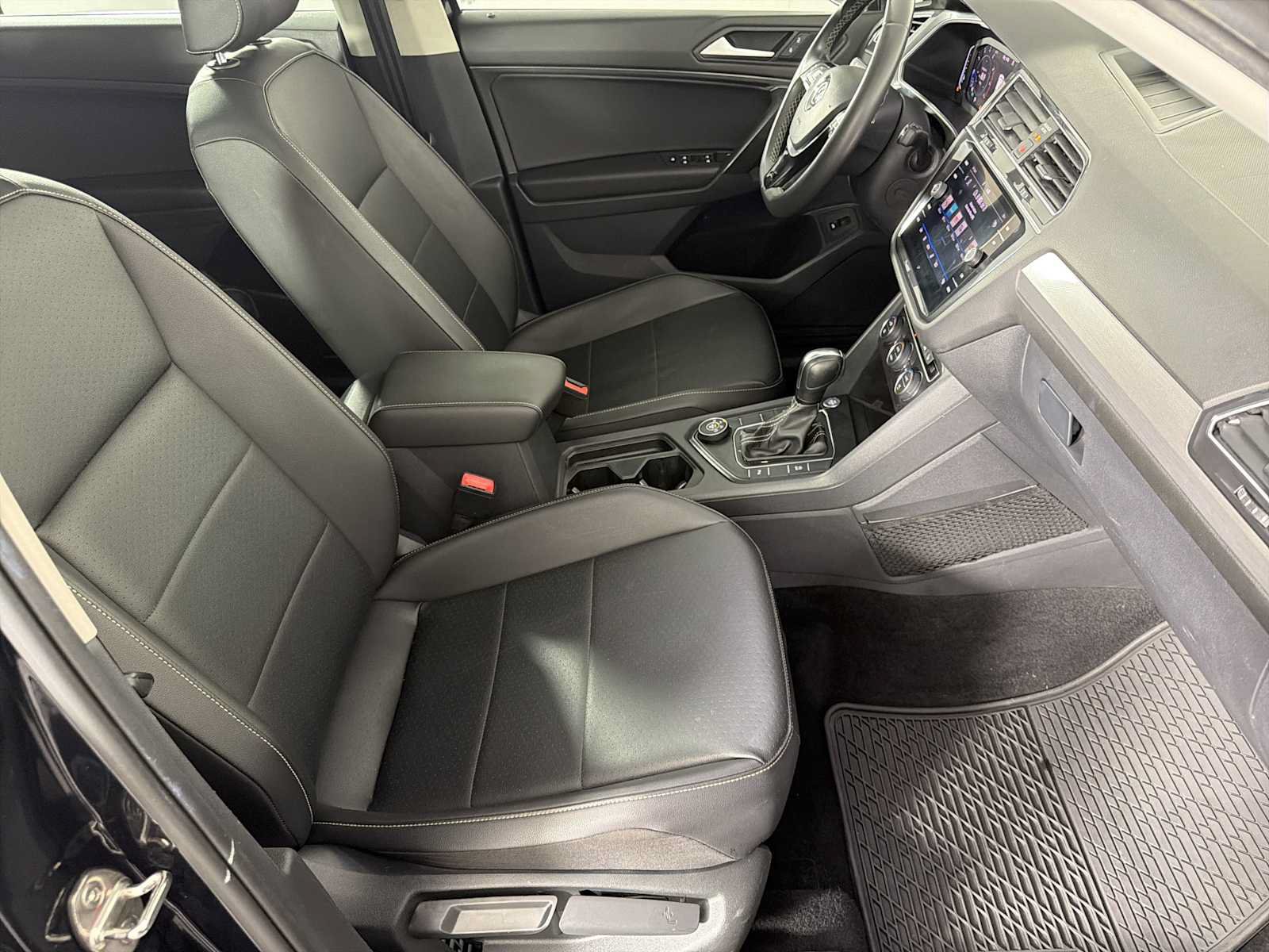 Used 2021 Volkswagen Tiguan SEL AWD/4WD image 17