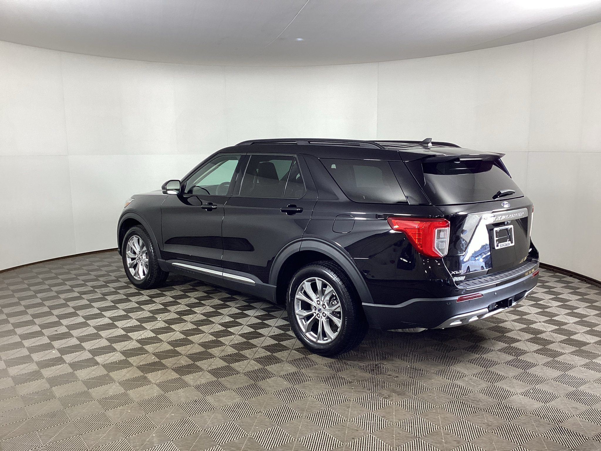 Certified 2024 Ford Explorer XLT w/ Equipment Group 202A AWD/4WD image 4
