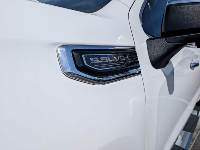 Used 2024 GMC Sierra 1500 SLT w/ SLT Premium Plus Package AWD/4WD image 9