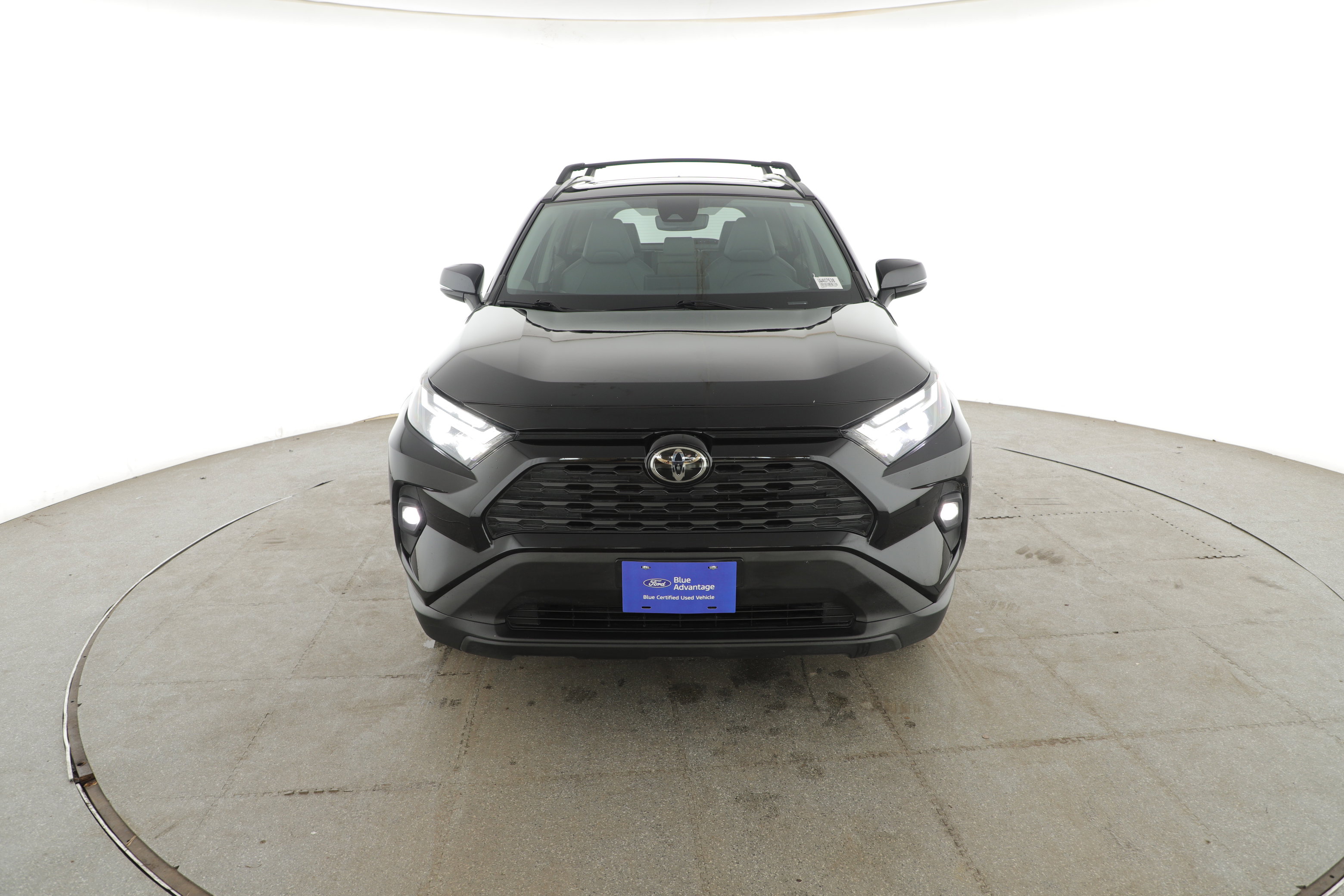 Used 2025 Toyota RAV4 XLE Premium FWD image 2