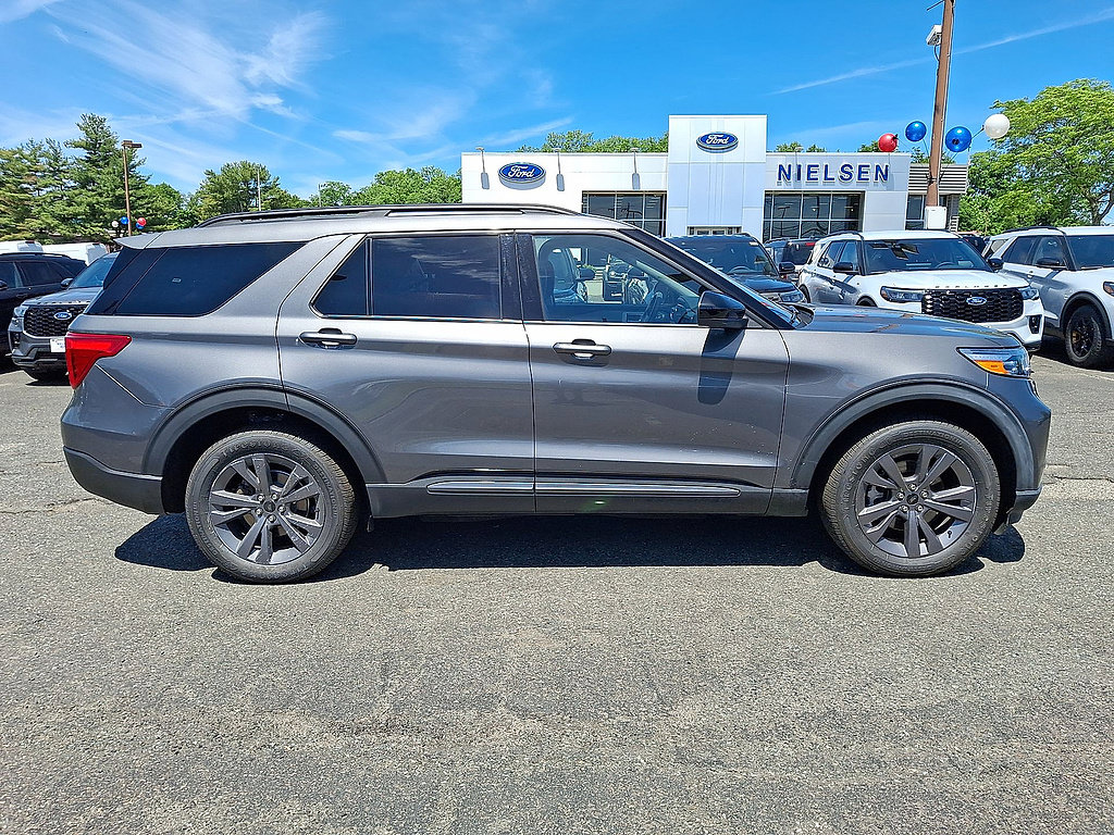 Certified 2023 Ford Explorer XLT w/ Equipment Group 202A AWD/4WD image 9