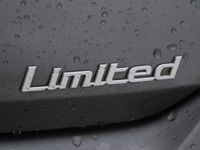 Used 2024 Hyundai Elantra Limited FWD image 14