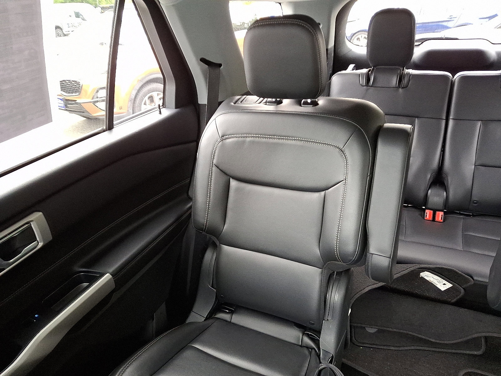 Certified 2022 Ford Explorer XLT w/ Equipment Group 202A image 18