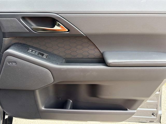 Used 2025 Lexus GX 550 w/ Accessory Package (2T) AWD/4WD image 22