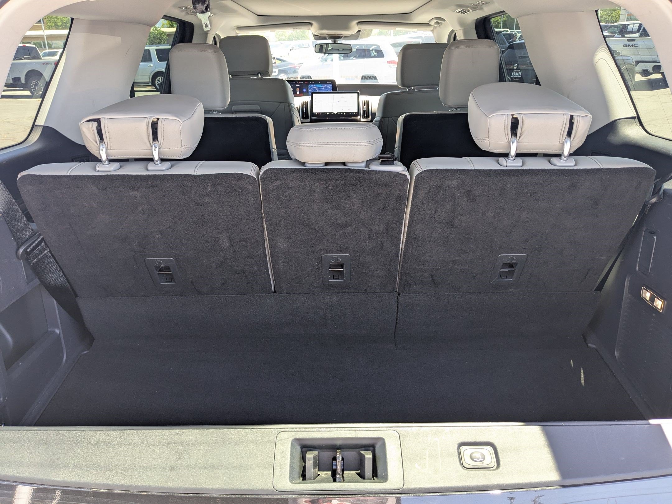 Certified 2025 Ford Expedition Active AWD/4WD image 33