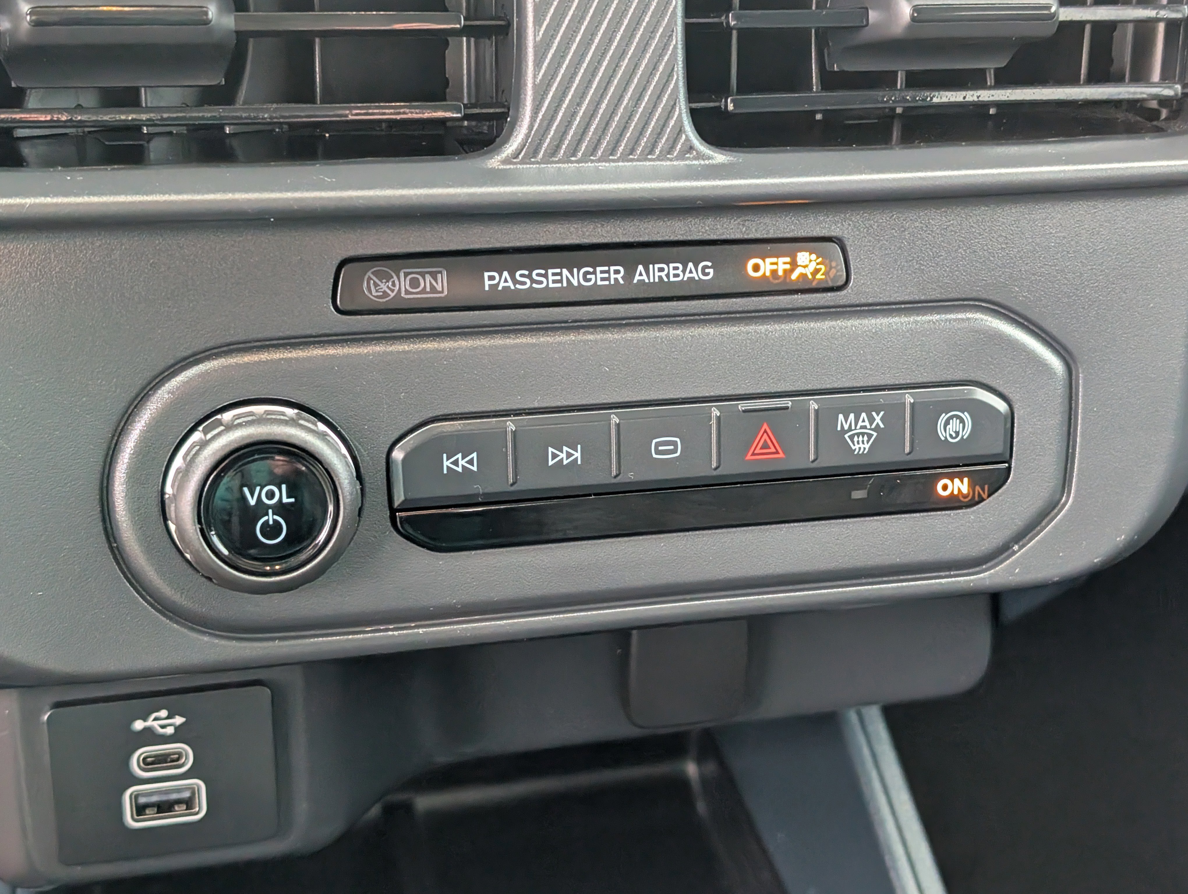 Certified 2025 Ford Maverick XL w/ Equipment Group 102A image 27