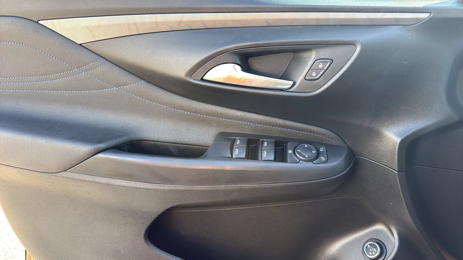 Used 2024 Buick Envista Sport Touring w/ Convenience I Package FWD image 10