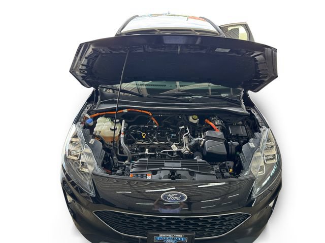 Certified 2022 Ford Escape Titanium AWD/4WD image 16