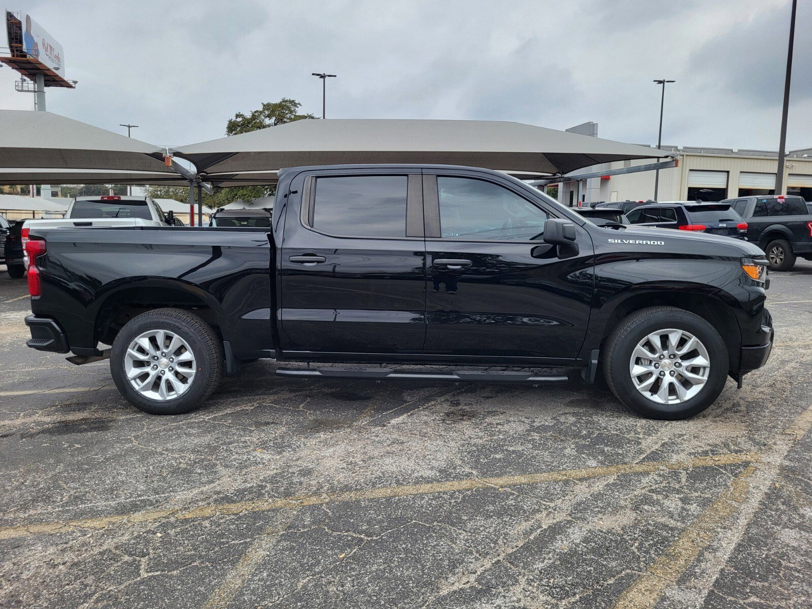 Used 2024 Chevrolet Silverado 1500 Custom image 2
