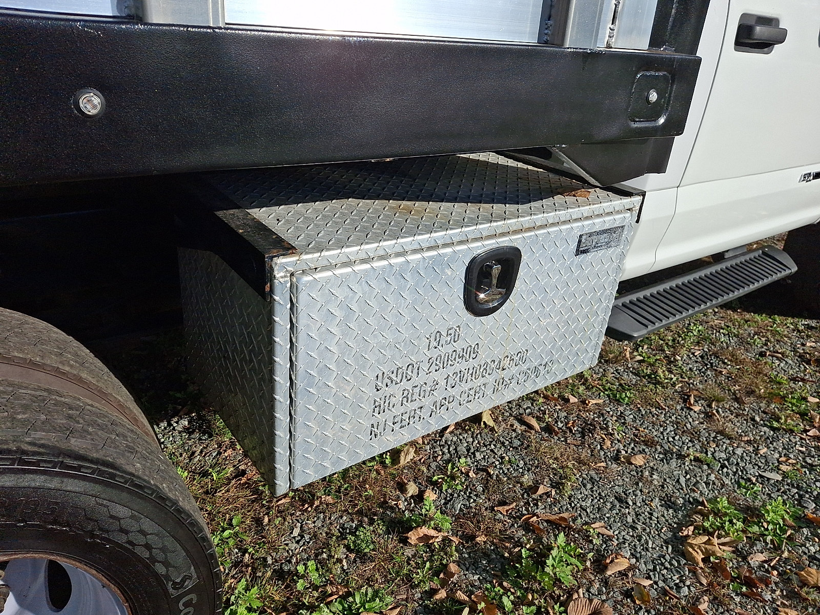 Certified 2017 Ford F550 4x4 Regular Cab Super Duty image 33