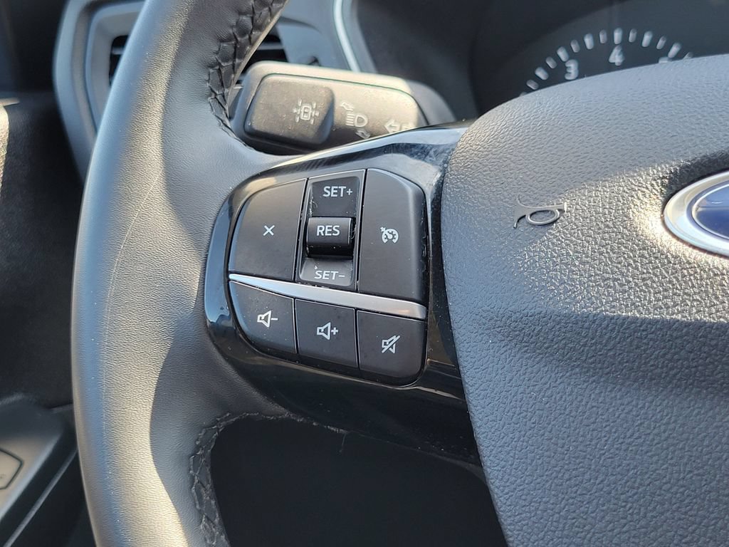 Certified 2022 Ford Escape SE w/ Cold Weather Package AWD/4WD image 12