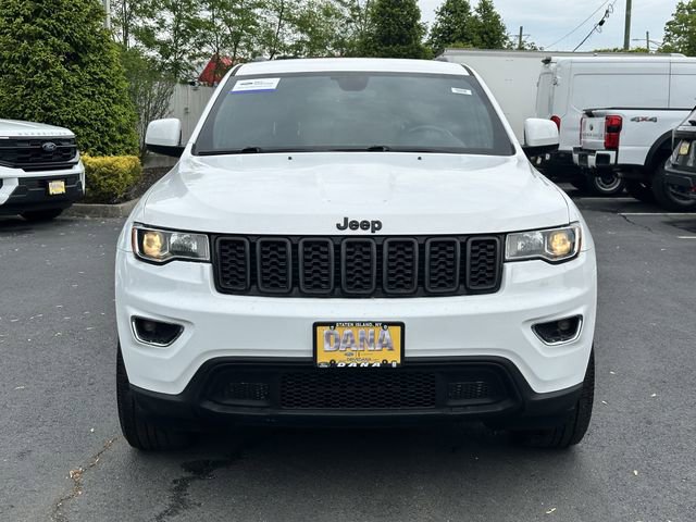 Used 2020 Jeep Grand Cherokee Laredo w/ 18" Wheel & 8.4" Radio Group AWD/4WD image 2