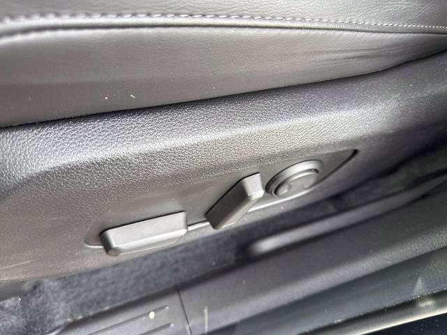 Used 2024 Kia Carnival LX FWD image 24