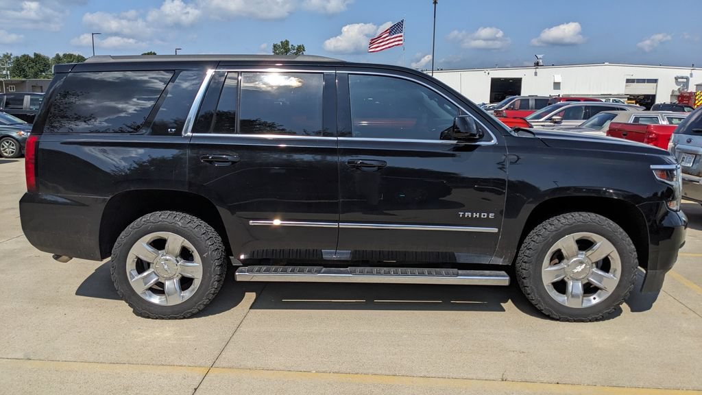 Used 2019 Chevrolet Tahoe LT w/ LT Signature Package AWD/4WD image 2