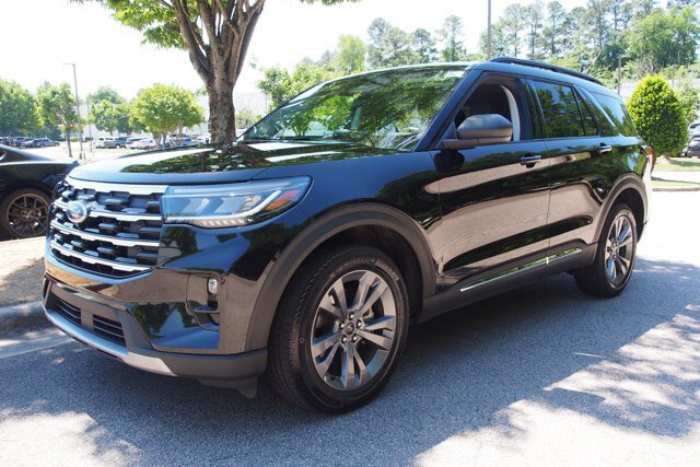 Certified 2025 Ford Explorer Active w/ Active Comfort Package AWD/4WD image 3