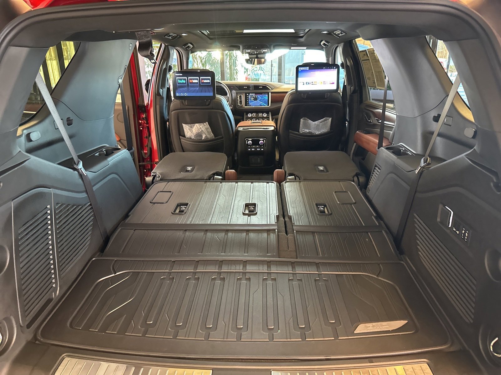 Used 2024 GMC Yukon Denali Ultimate w/ LPO, Floor Liner Package image 41