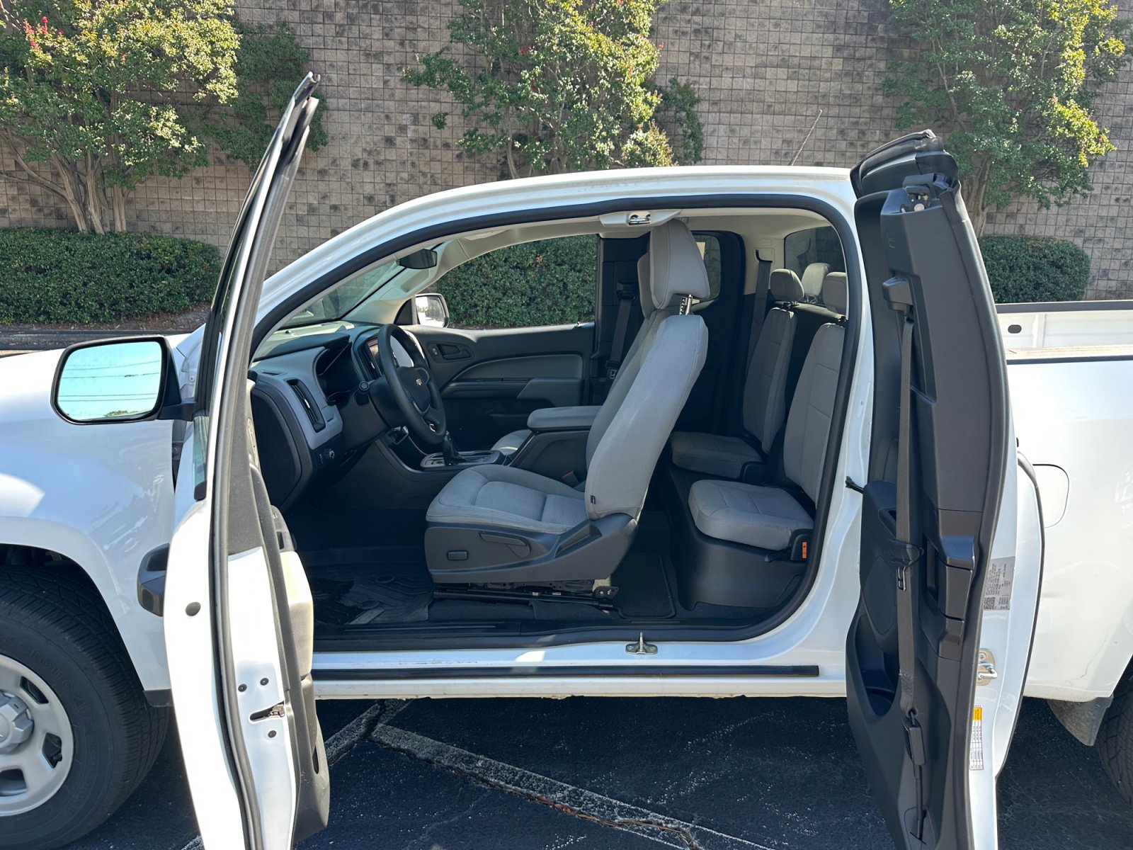 Used 2022 Chevrolet Colorado W/T w/ WT Convenience Package RWD image 28